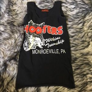 Hooters tiny top